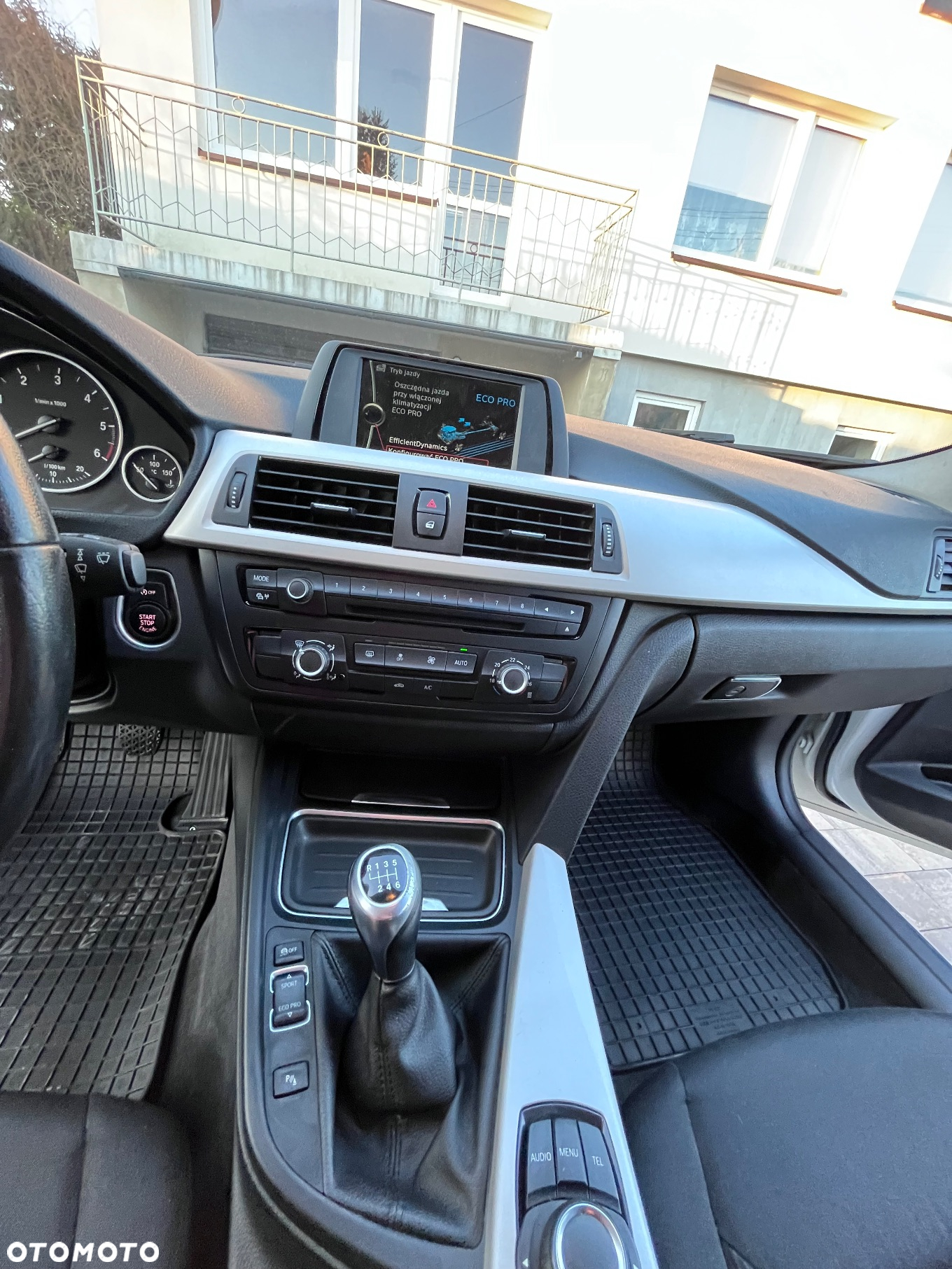 BMW Seria 3 318d xDrive - 12
