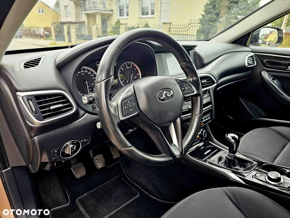Infiniti Q30 1.6t Premium - 14