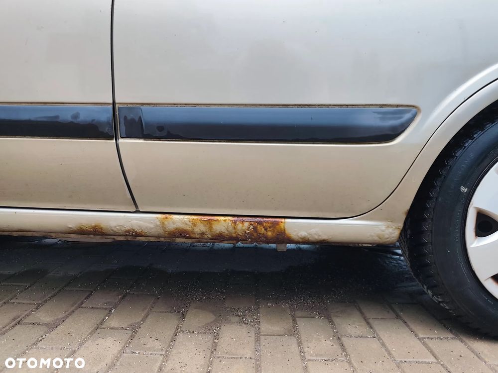 Nissan Almera - 7