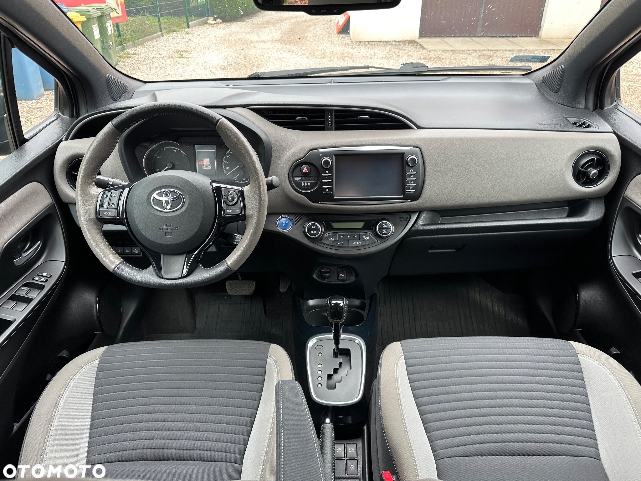 Toyota Yaris Hybrid 100 Selection Platinum - 18