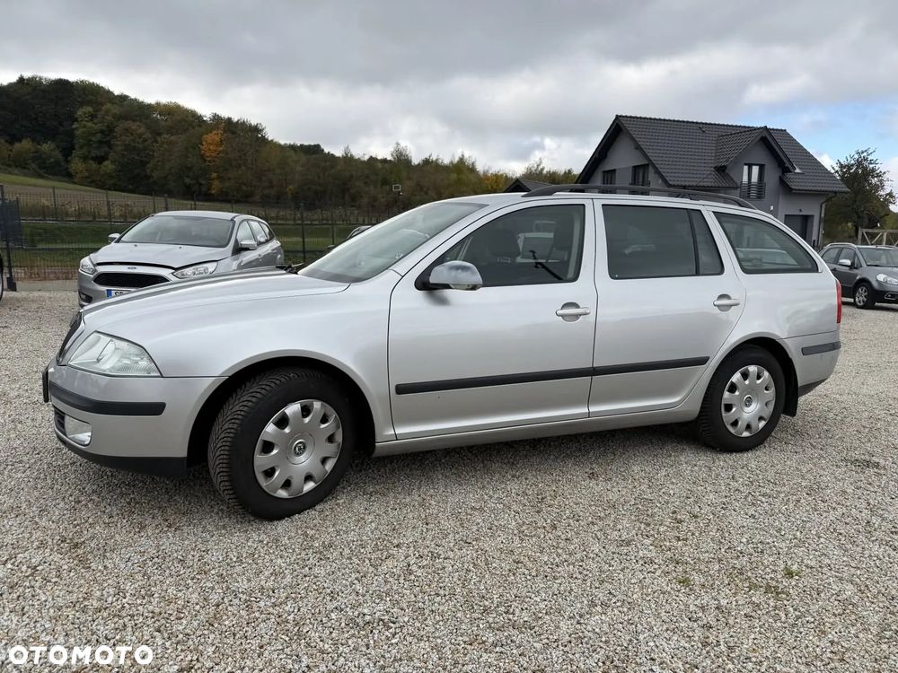 Skoda Octavia 1.6 Combi Ambiente - 10