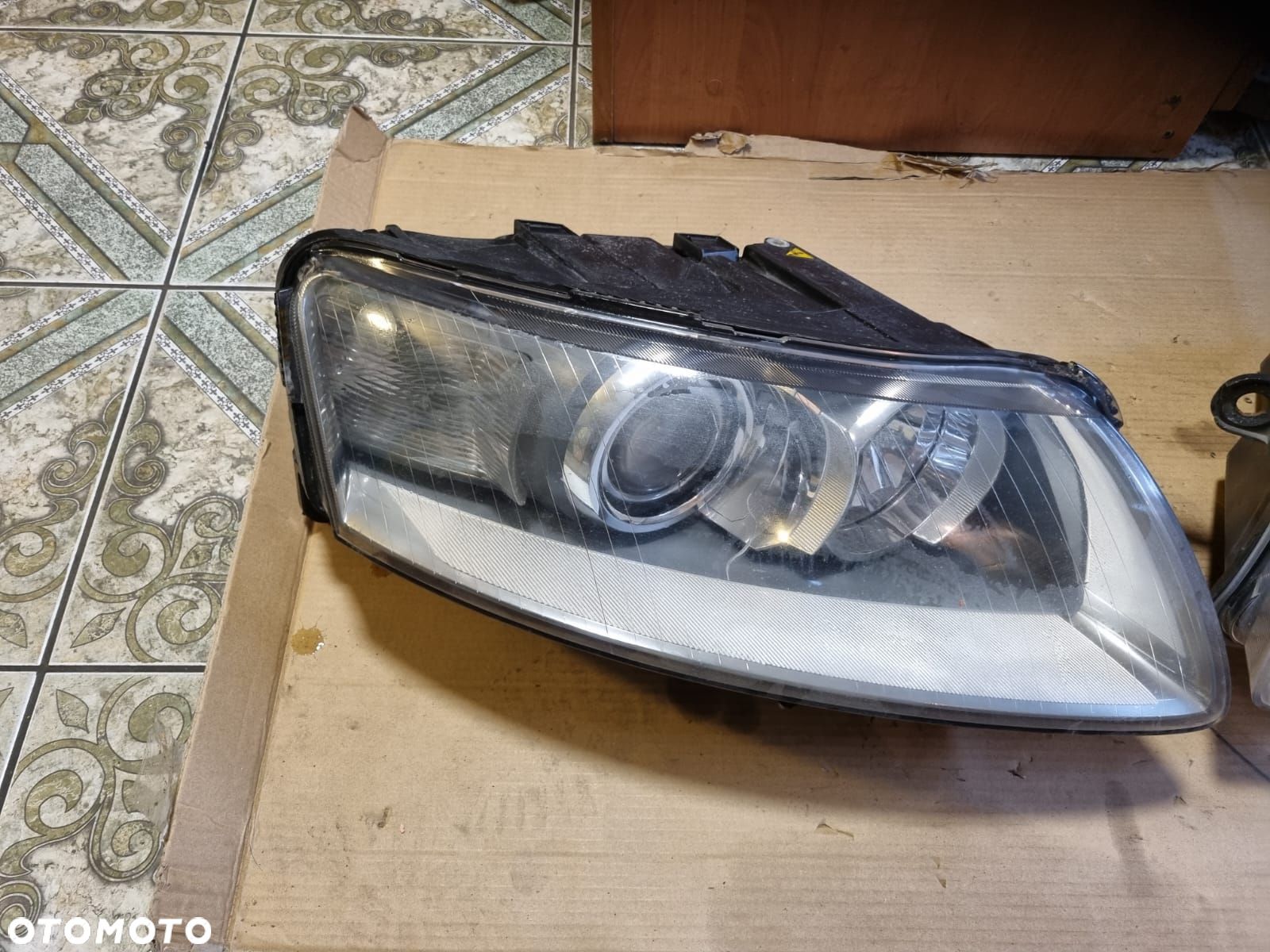 Lampa przód Audi A6 C6 prawa i lewa - 1