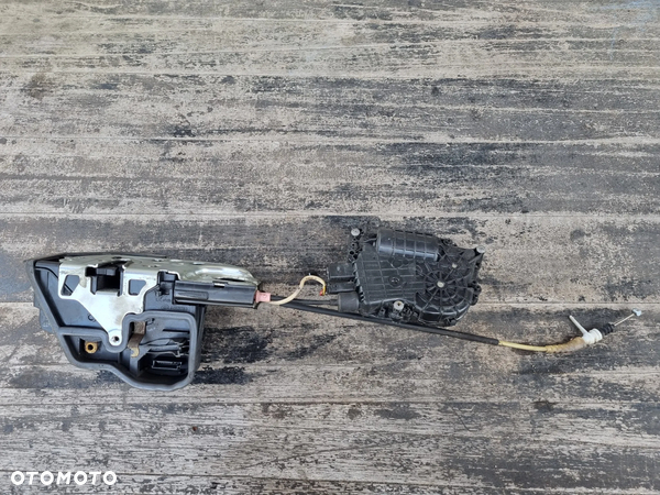 ZAMEK PRAWY TYŁ DOCIĄG BMW F10 2.0D 2014r