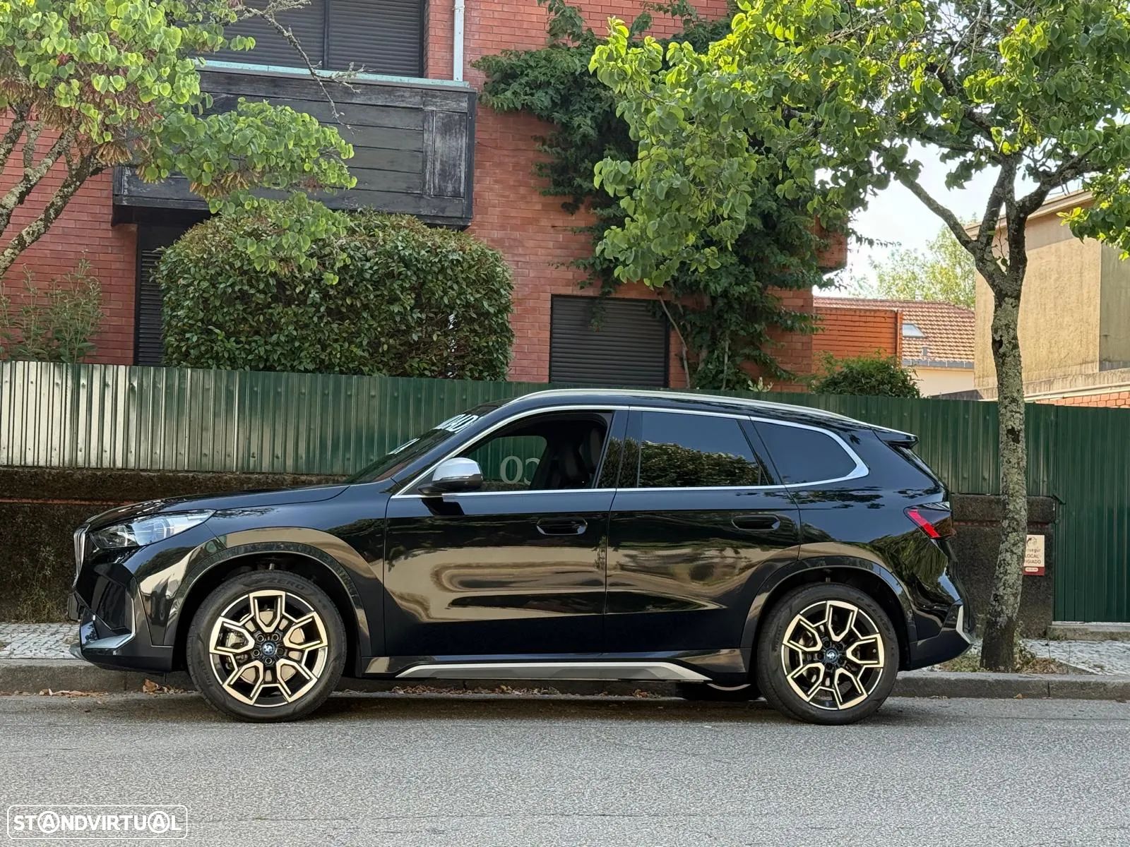 BMW iX1 xDrive30 xLine - 1