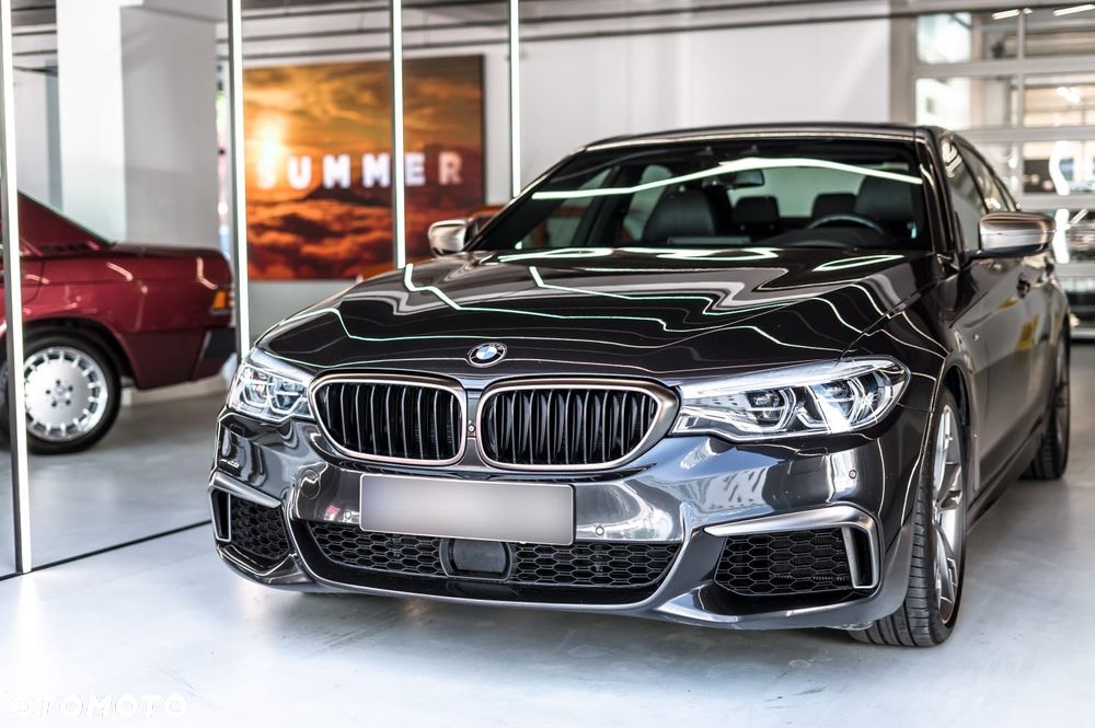 BMW Seria 5 M550i xDrive sport - 17
