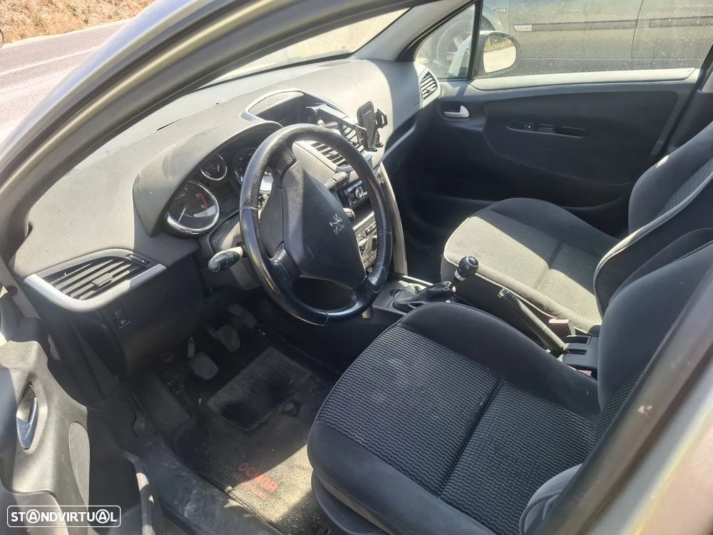 Peugeot 207 - 12