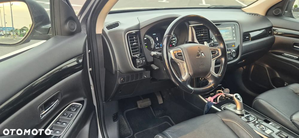 Mitsubishi Outlander 2.0 4WD Plus - 26