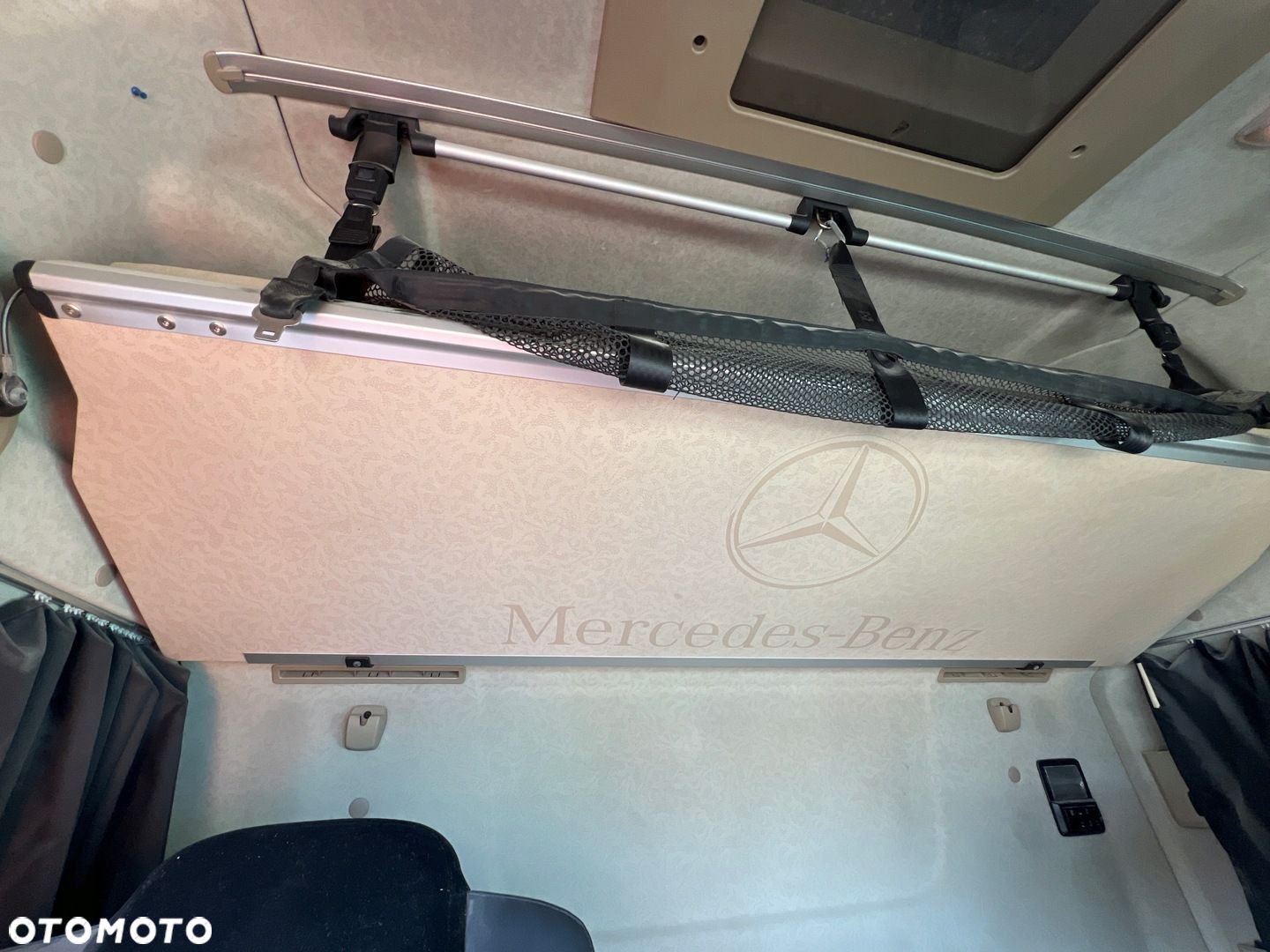Mercedes Actros MP4 MP5 górne łóżko leżanka wąska kabina - 1