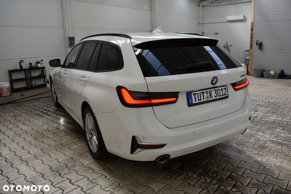 BMW Seria 3 320e Luxury Line - 15