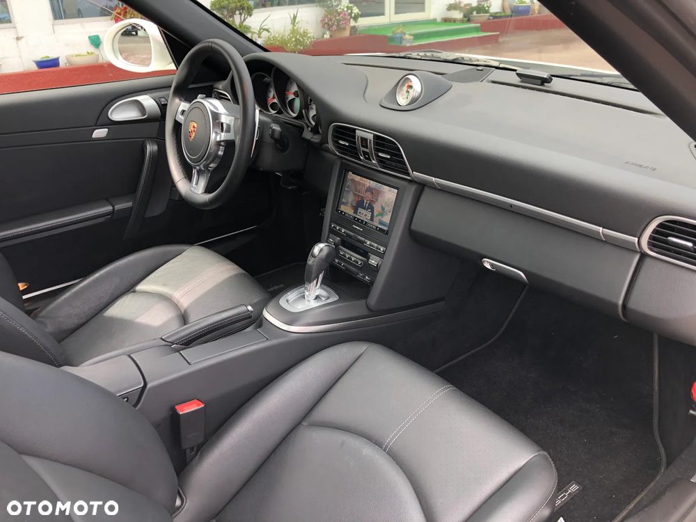 Porsche 911 Carrera 4S PDK - 25