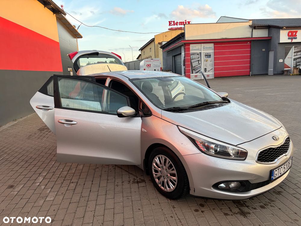 Kia Ceed - 11