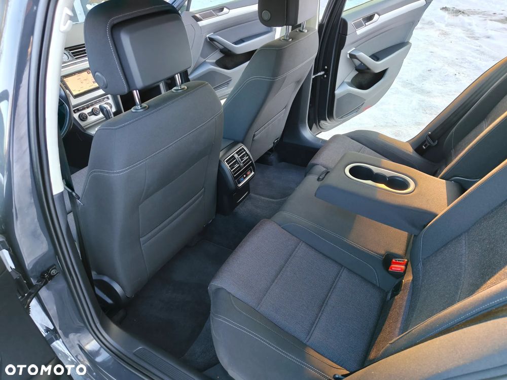 Volkswagen Passat 2.0 TDI SCR DSG Comfortline - 12