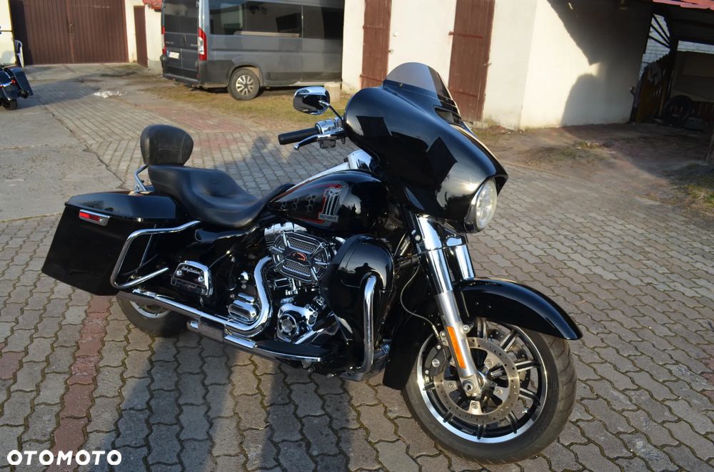 Harley-Davidson Touring Street Glide - 23