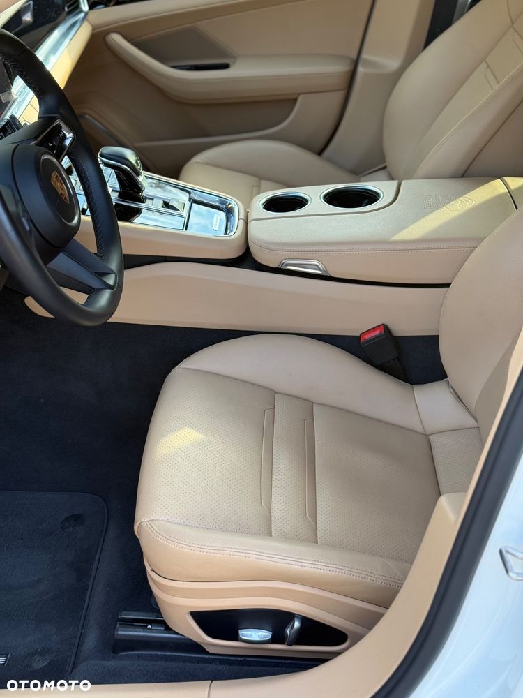 Porsche Panamera 4 - 33
