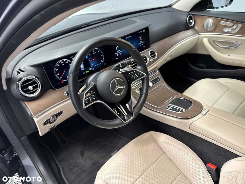 Mercedes-Benz Klasa E 220 d 4-Matic AMG/Avantgarde - 14