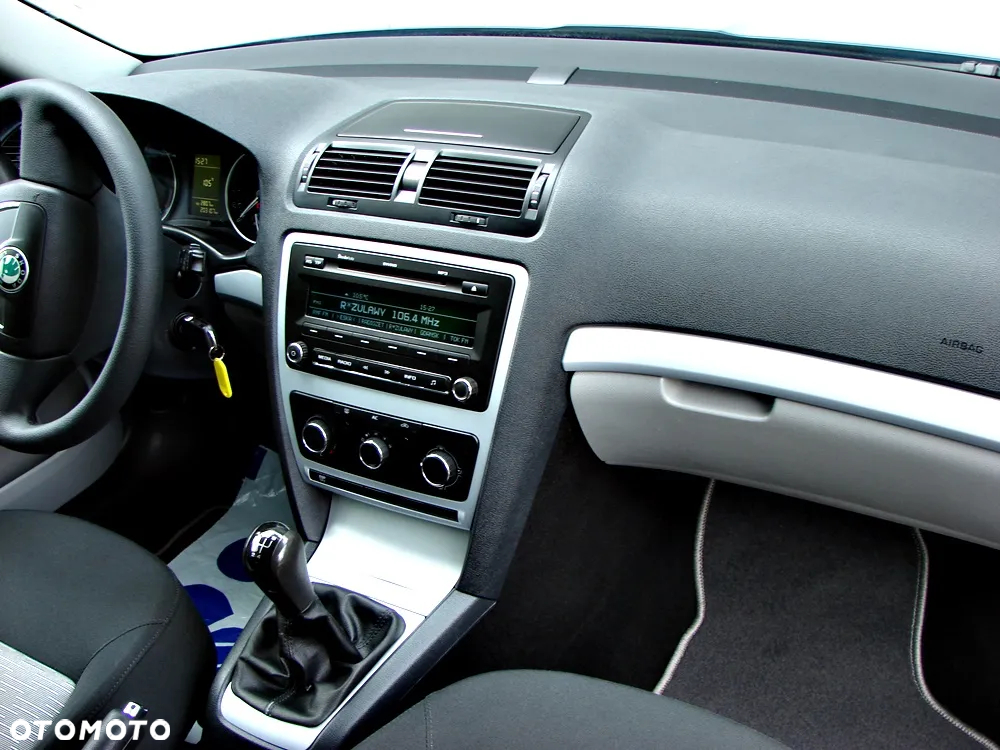 Skoda Octavia 1.6 Combi Advance - 17