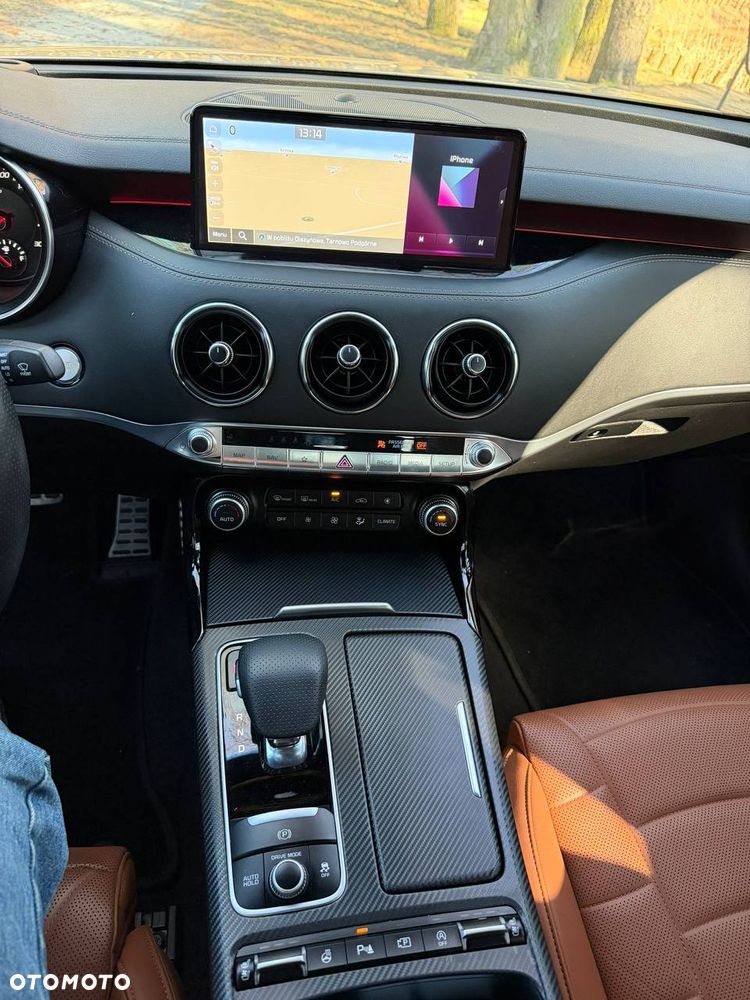 Kia Stinger - 16