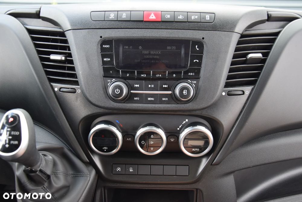 Iveco DAILY MAXI 35S16 / 2.3 - 160 KM / AUTOMAT HI-MATIC / NOWY MODEL / 3 OSOBY / DOSTAWCZE / BLASZAK / KLIMA / 2023 / SERWISOWANY / SPROWADZONY Z NIEMIEC - 29