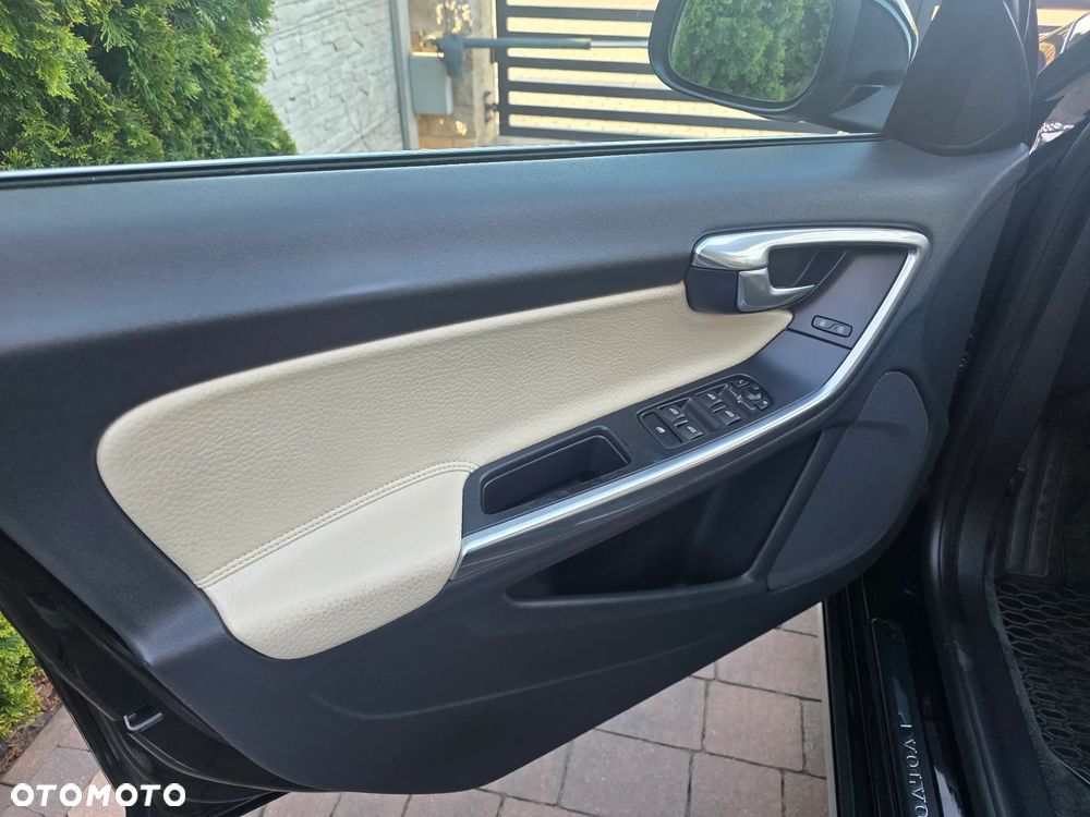 Volvo S60 D3 R-Design - 28