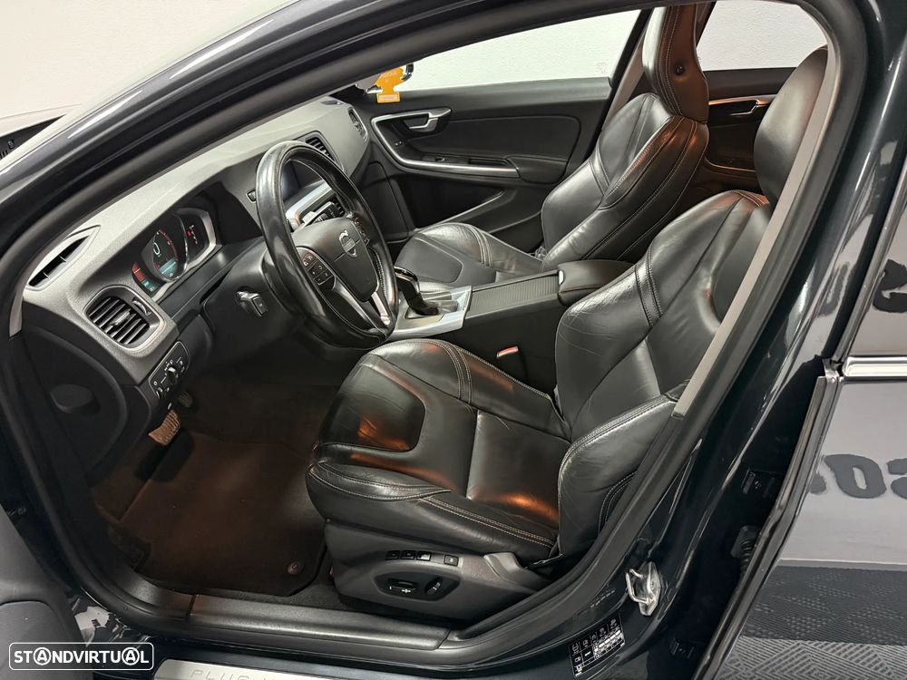 Volvo V60 D6 Plug-In-Hybrid AWD Geartronic Summum - 18
