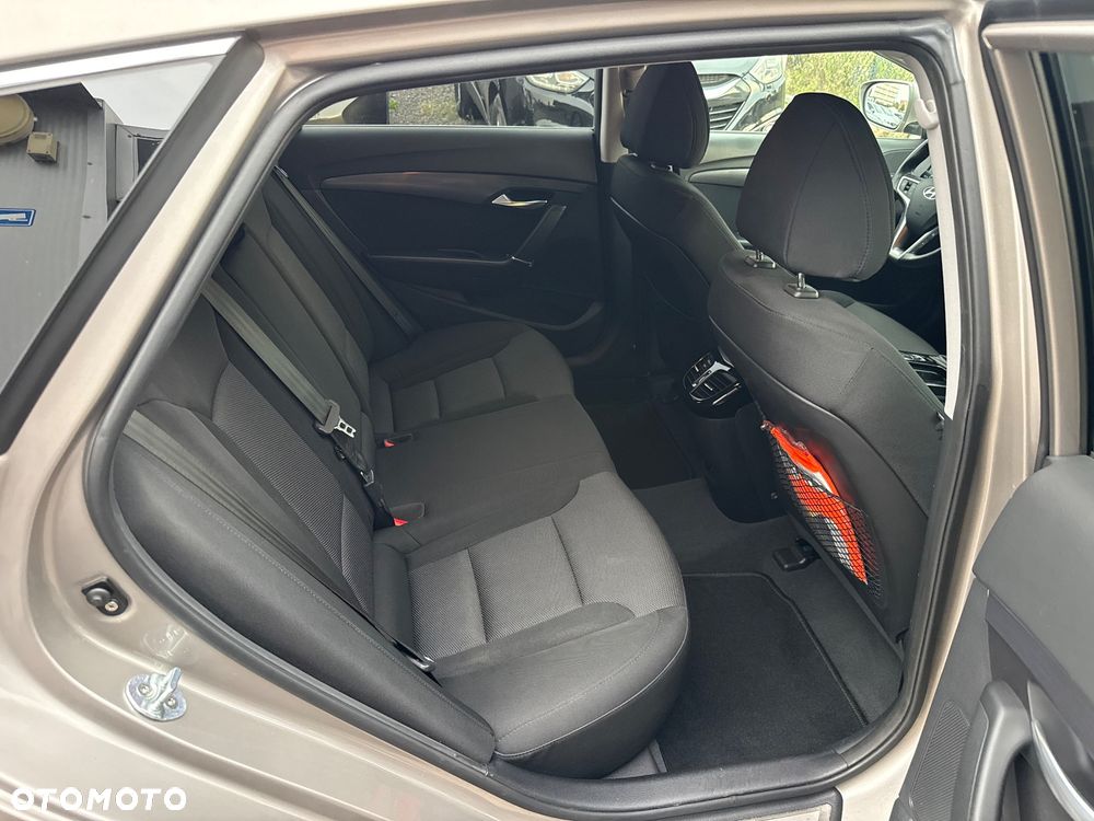 Hyundai i40 Kombi blue 1.6 Trend - 26