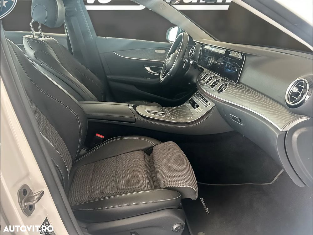 Mercedes-Benz E 300 de Aut. - 16