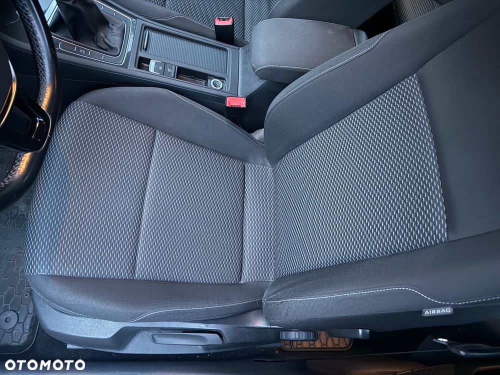 Volkswagen Golf - 16