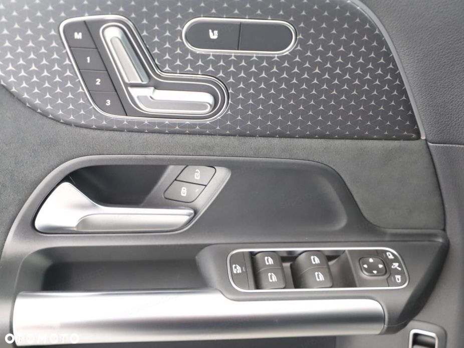 Mercedes-Benz GLA - 9