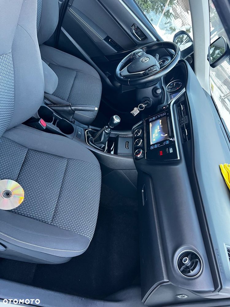 Toyota Corolla 1.4 D-4D Premium EU6 - 22