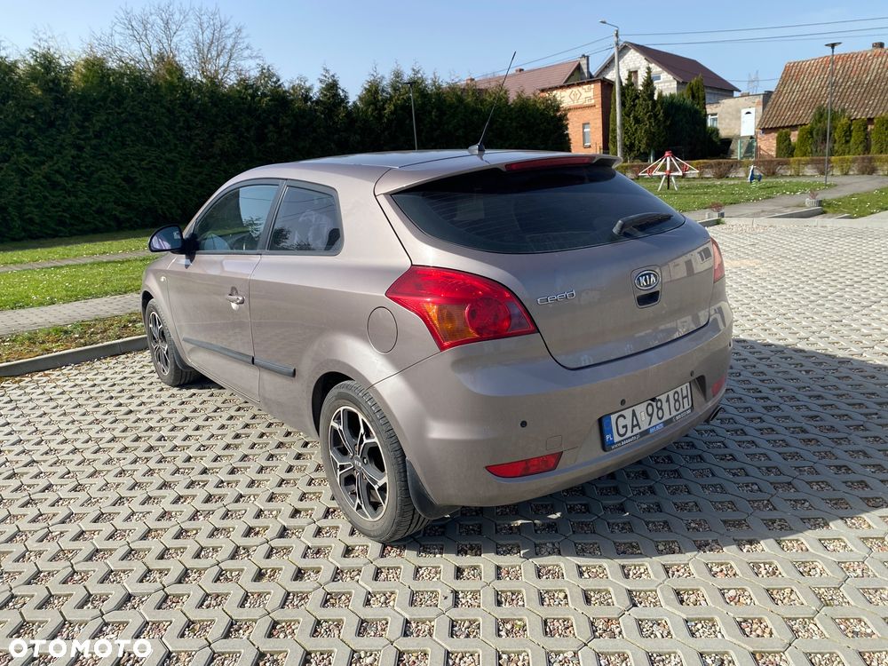 Kia ProCeed - 4