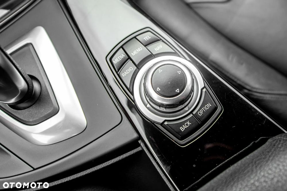 BMW Seria 3 320i Modern Line - 35