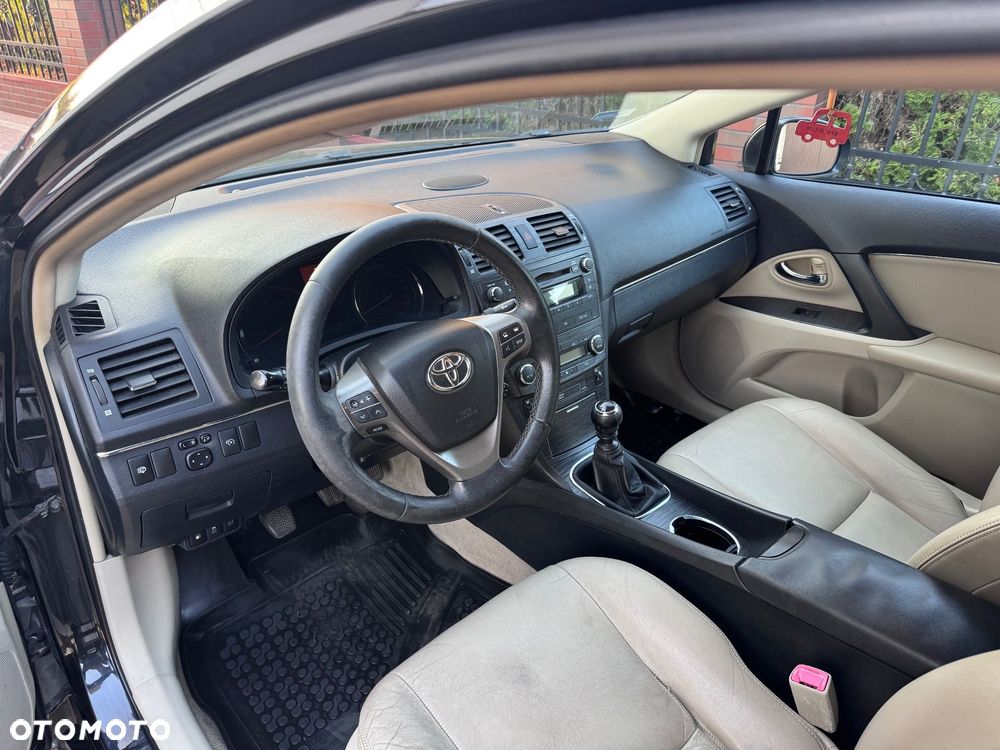 Toyota Avensis 2.0 D-4D - 24