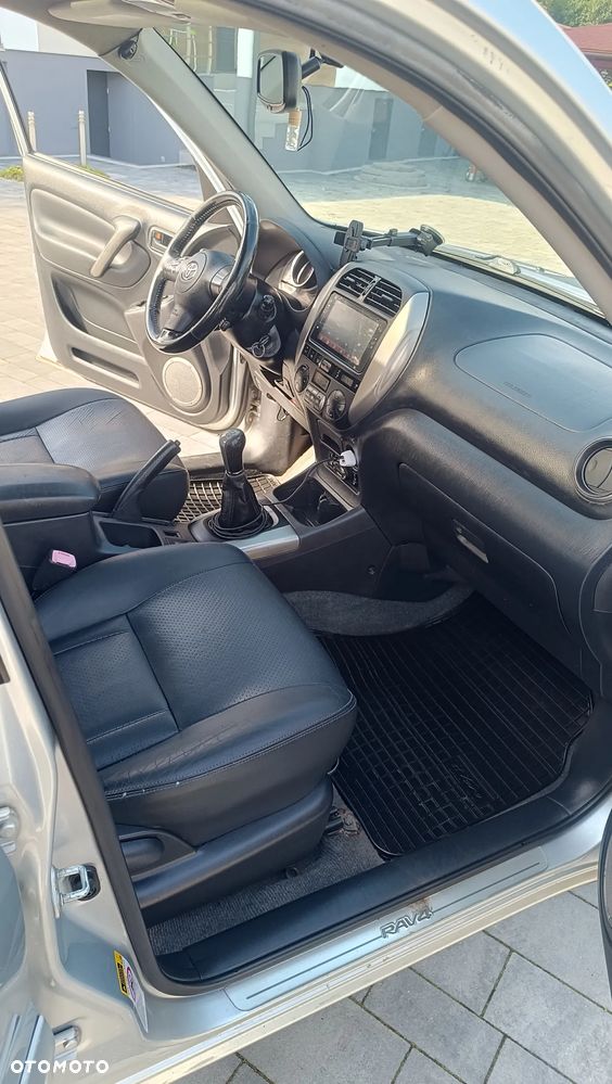 Toyota RAV4 2.0 D-4D 4x4 - 15