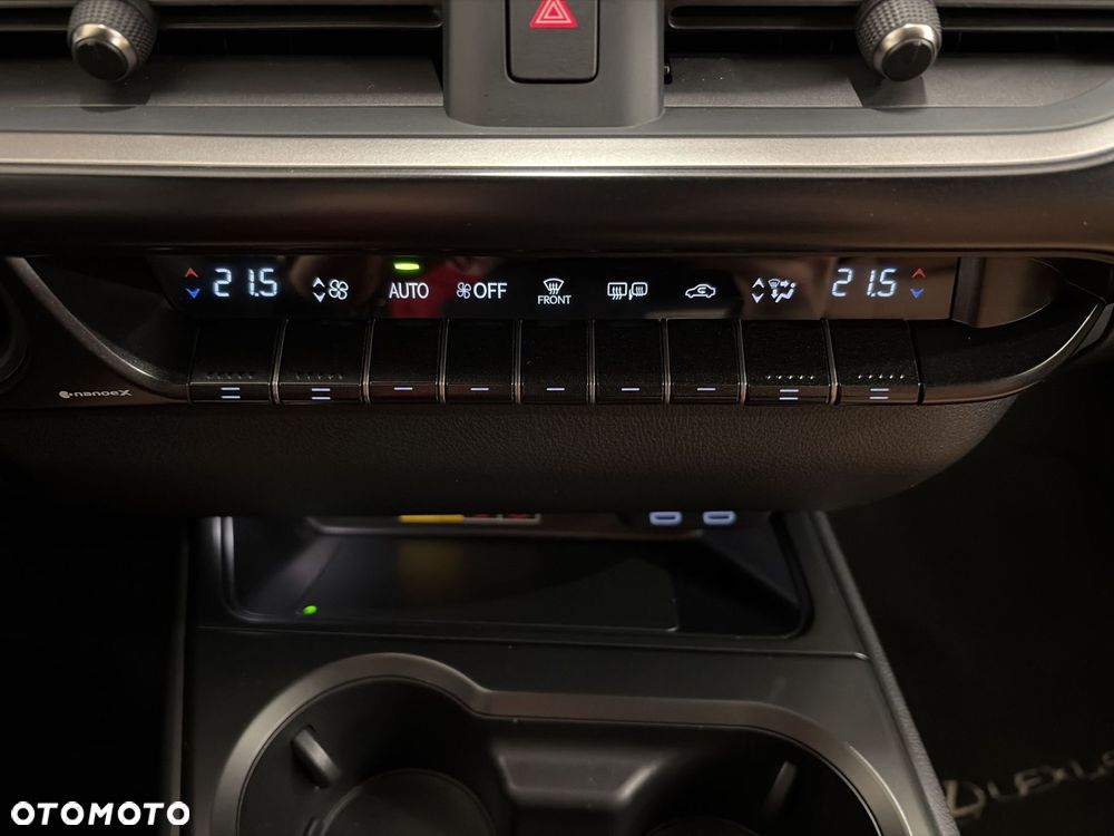 Lexus UX 300h F Sport Design - 17
