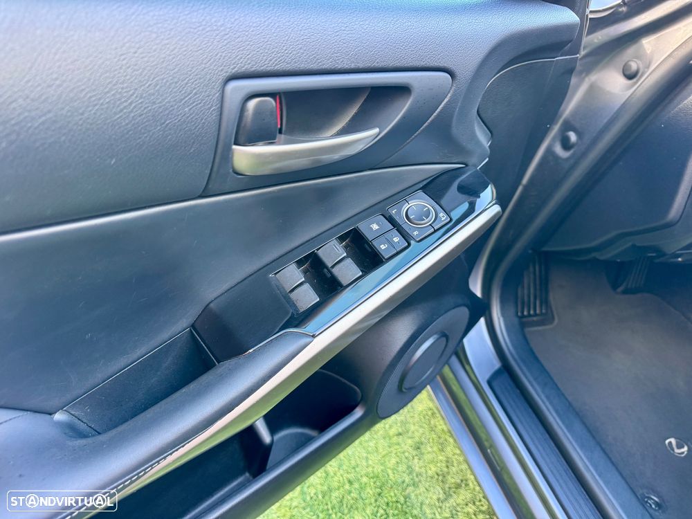 Lexus IS 300H Executive+ - 20