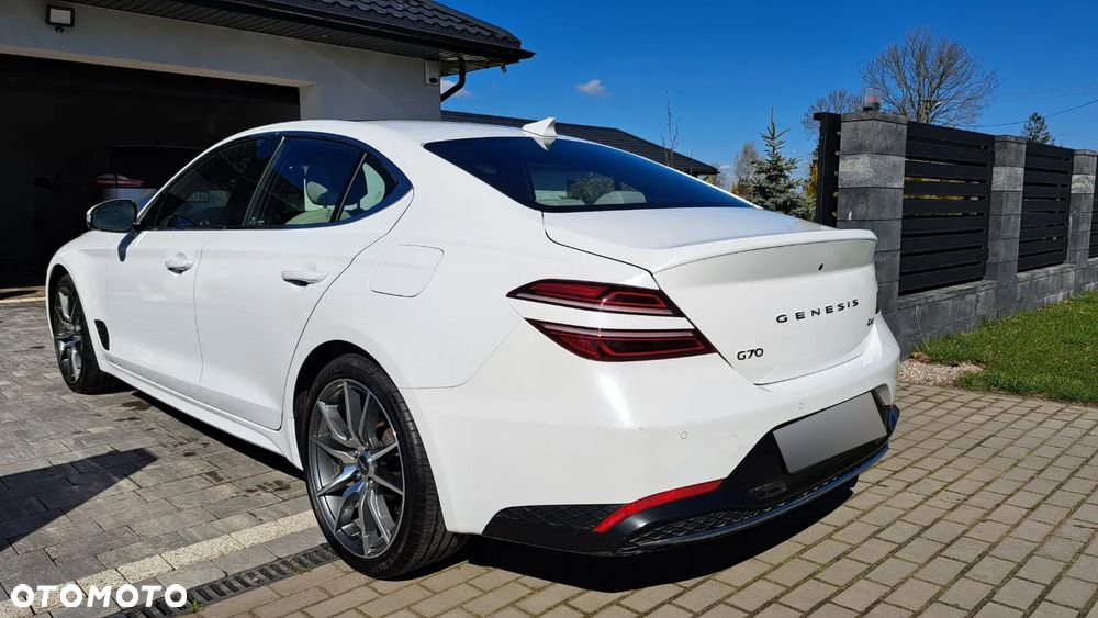 Genesis G70 2.0T Plus AWD 8AT Luxury - 2