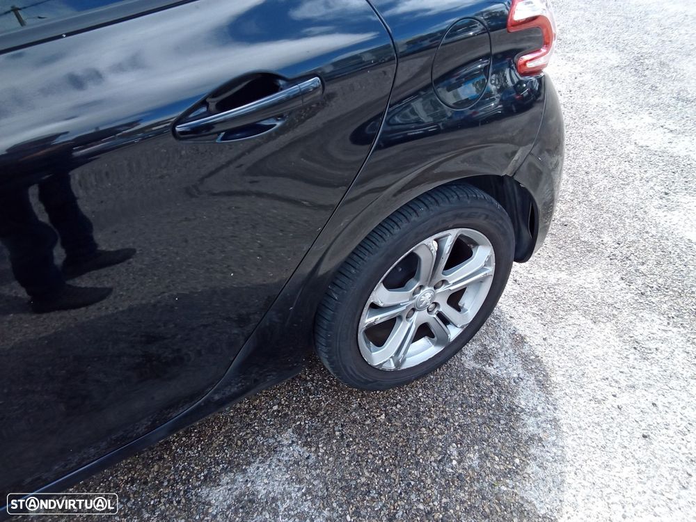 Peugeot 208 1.4 HDi Active - 9