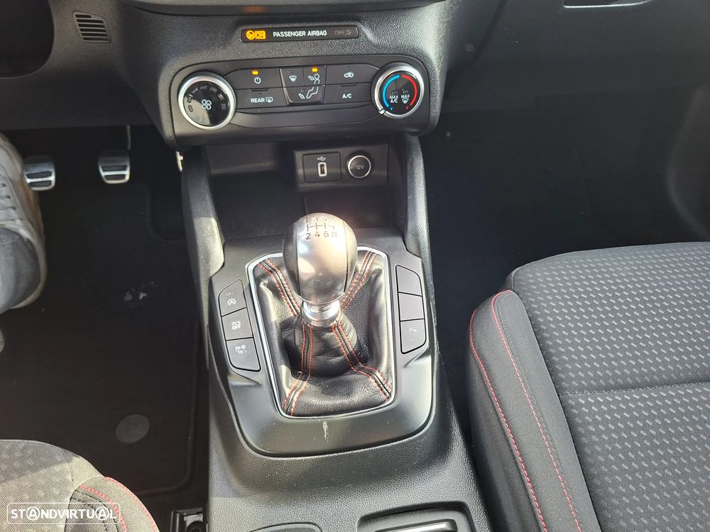 Ford Focus 1.0 EcoBoost S&S ST-LINE - 13