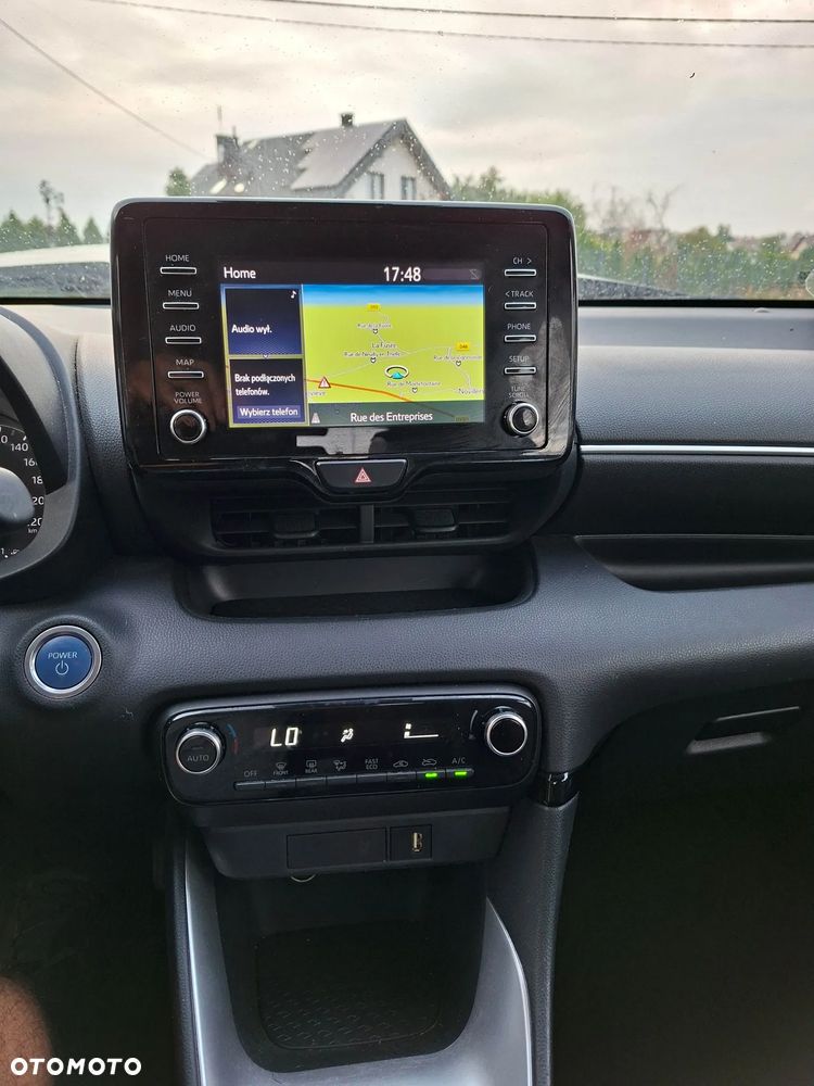 Toyota Yaris Hybrid 100 Life - 8