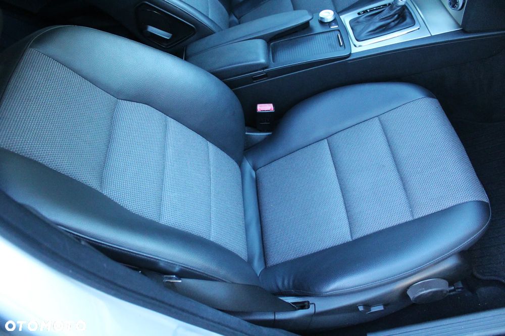 Mercedes-Benz Klasa C 180 T CGI Automatik BlueEFFICIENCY Avantgarde - 15