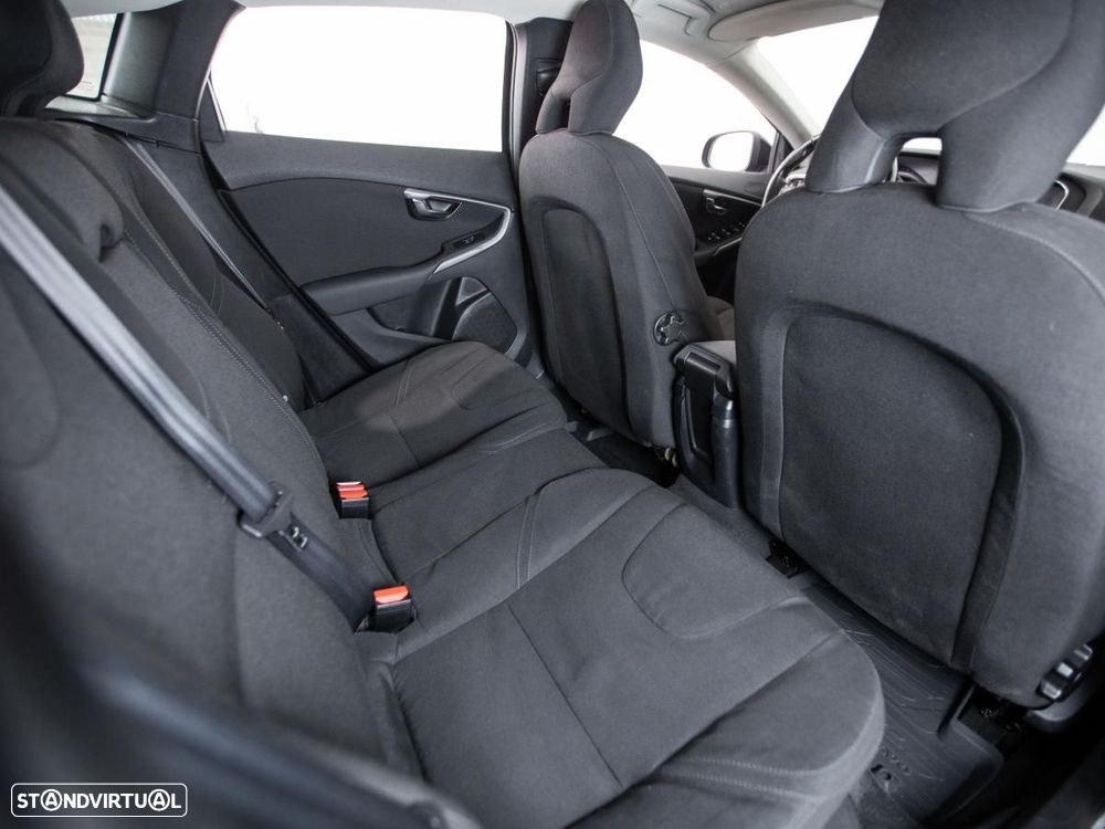 Volvo V40 Cross Country - 8