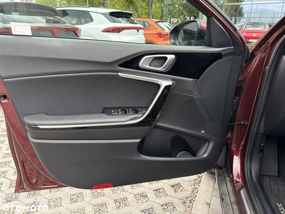 Kia XCeed - 16