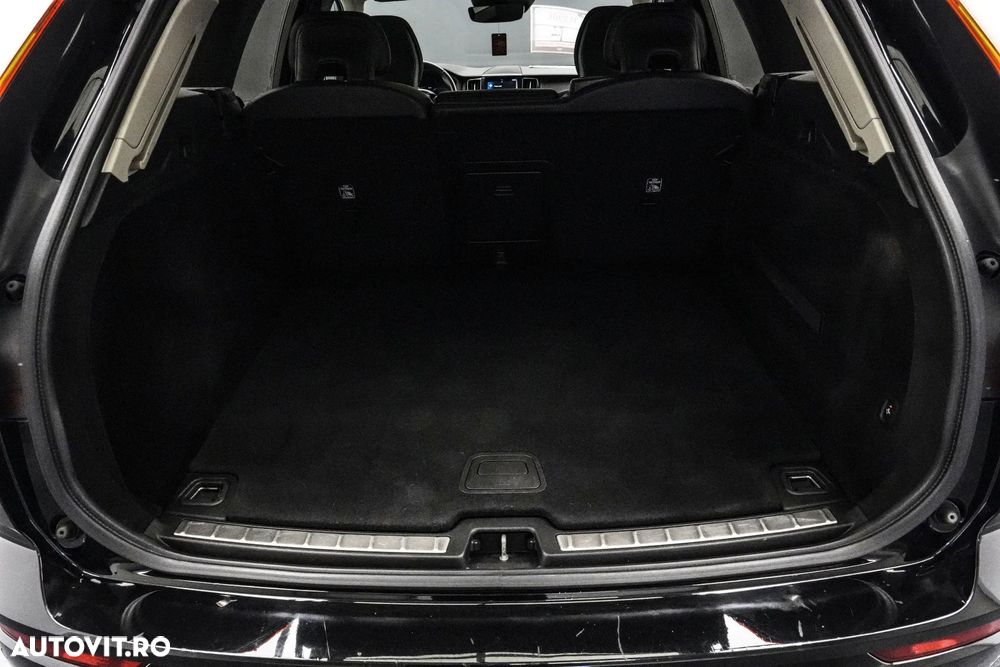 Volvo XC 60 T8 Twin Engine AWD Momentum Pro - 24