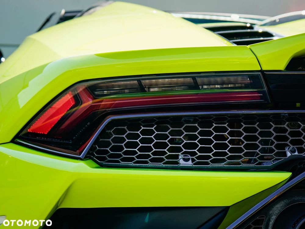 Lamborghini Huracan Performante - 12