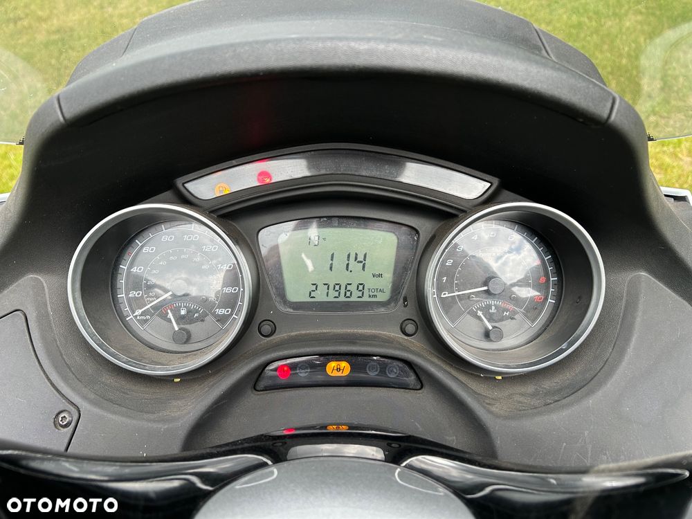 Piaggio MP-3 - 7