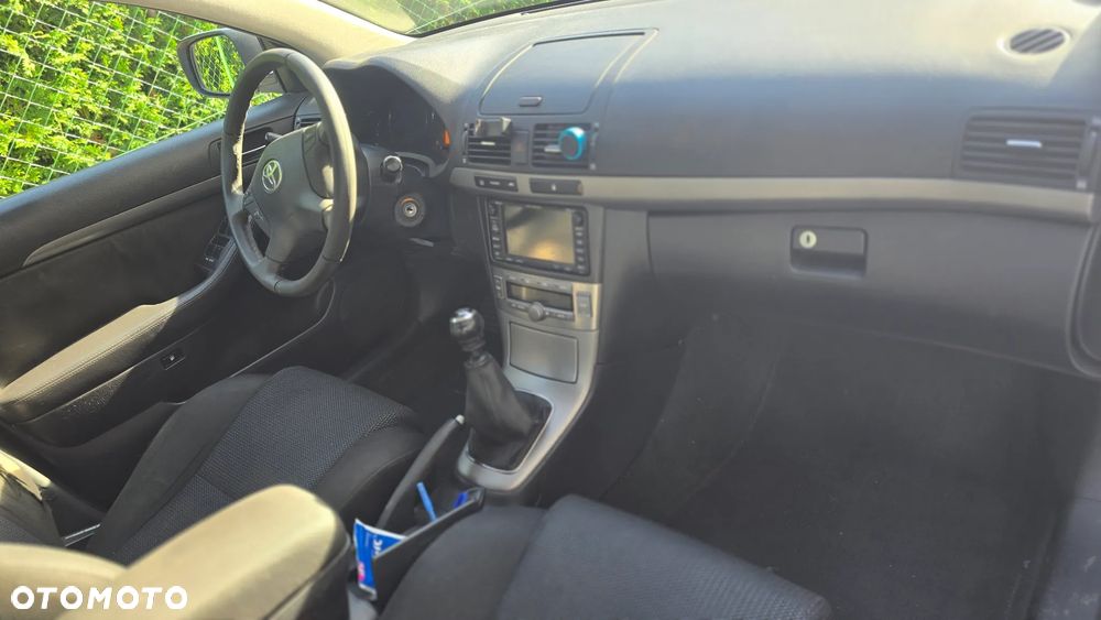 Toyota Avensis - 5