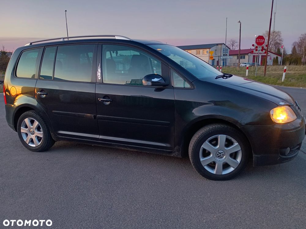 Volkswagen Touran 1.9 TDI Highline - 17
