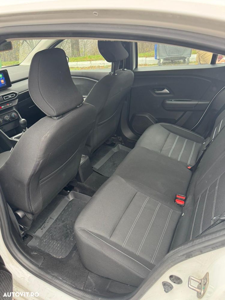 Dacia Logan TCe 90 Essential - 8