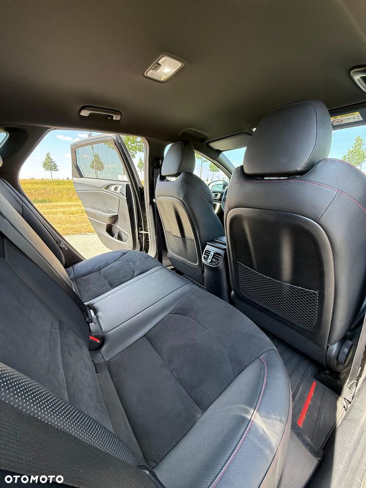 Kia ProCeed 1.6 T-GDI GT DCT - 13