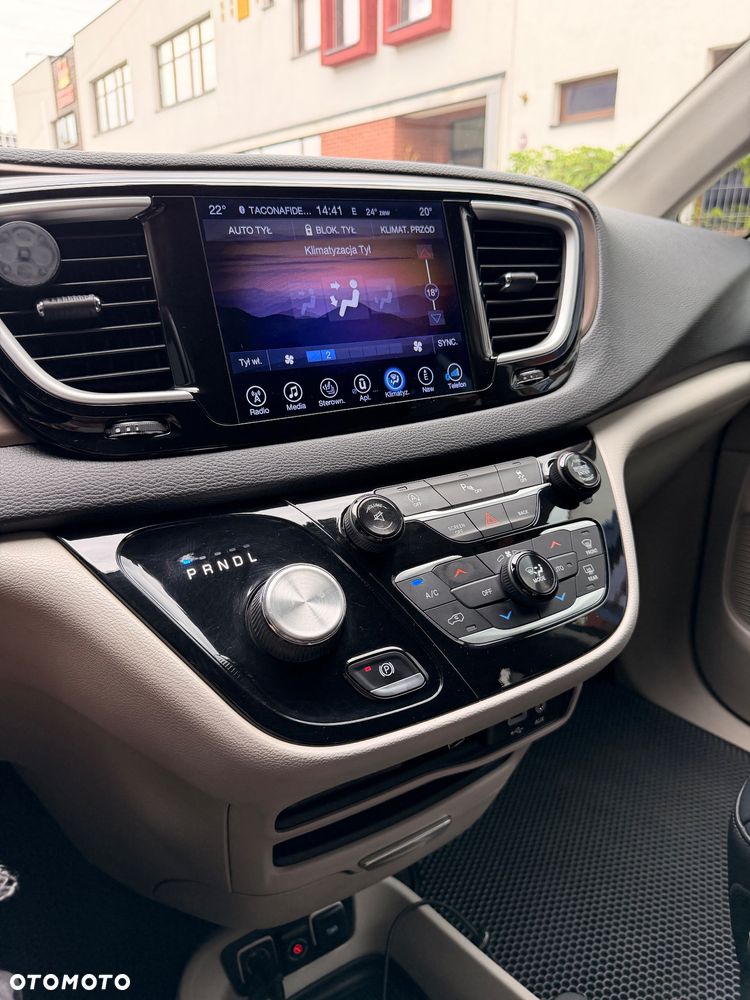 Chrysler Pacifica - 12